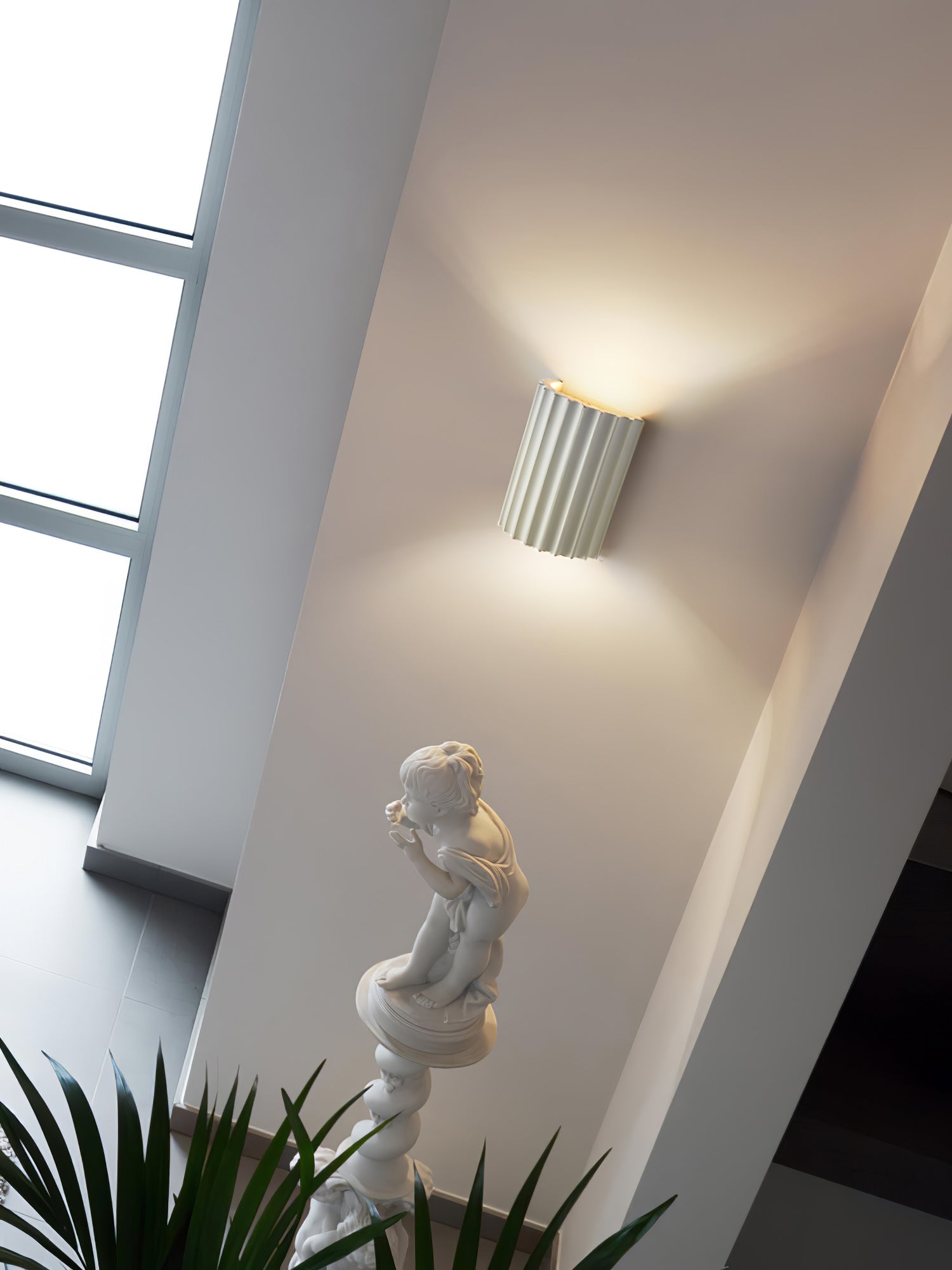 Fluted Resin Wall Lamp