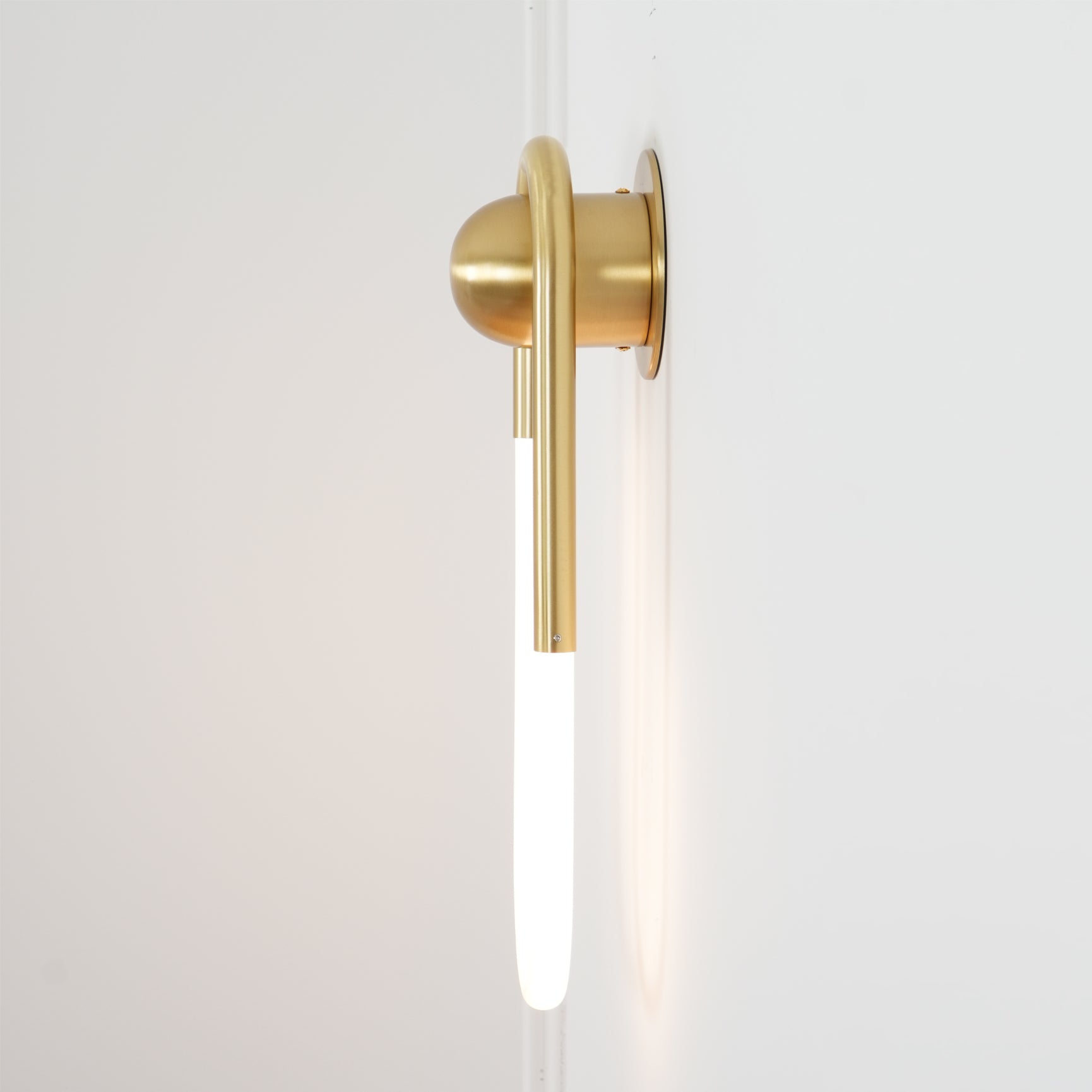 Rudi Loop Wall Lamp